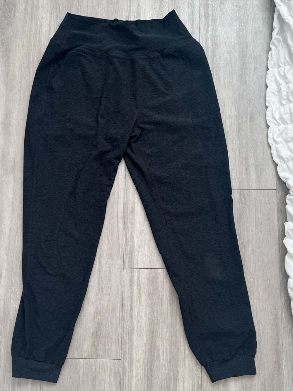 Beyond Yoga spacedye black charcoal joggers size medium - Picture 9 of 9